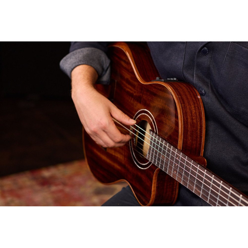 Ortega 1B-EXOTICSUIT The Private Room 4/4 Nylon String Guitar 6-String - Natural + Gig Bag