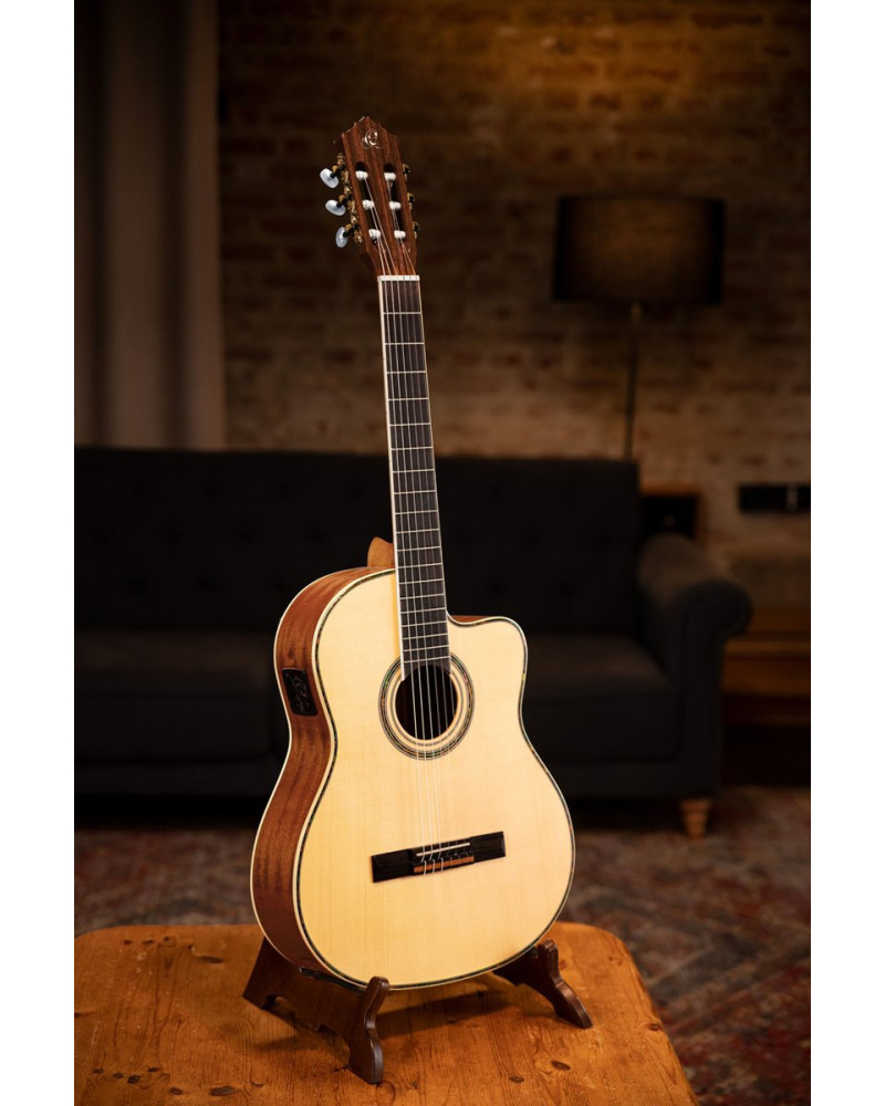Ortega 1B-RCE141NT Family Series Pro 4/4 Classical Guitar 6 String - Solid Spruce / Mahogany Natural + Bag