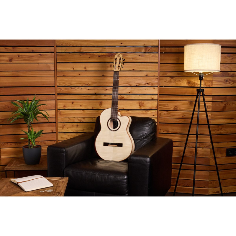 Ortega BRIDESUITECE The Private Room 4/4 Nylon String Guitar 6-String - Natural + Gig Bag