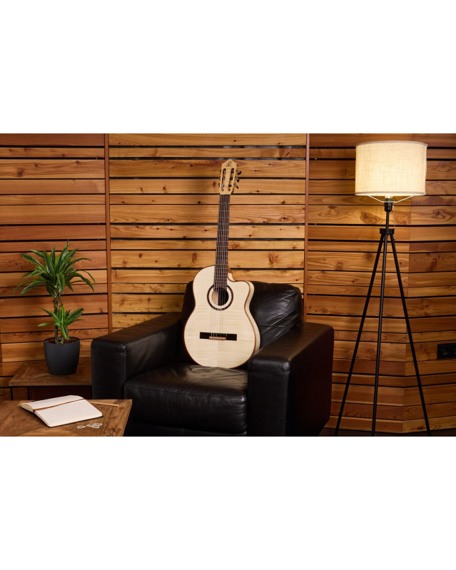 Ortega BRIDESUITECE The Private Room 4/4 Nylon String Guitar 6-String - Natural + Gig Bag