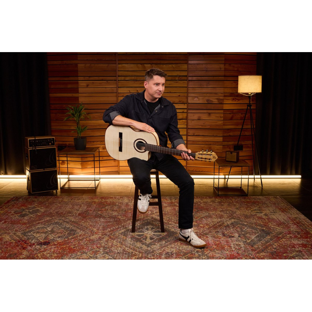 Ortega BRIDESUITECE The Private Room 4/4 Nylon String Guitar 6-String - Natural + Gig Bag