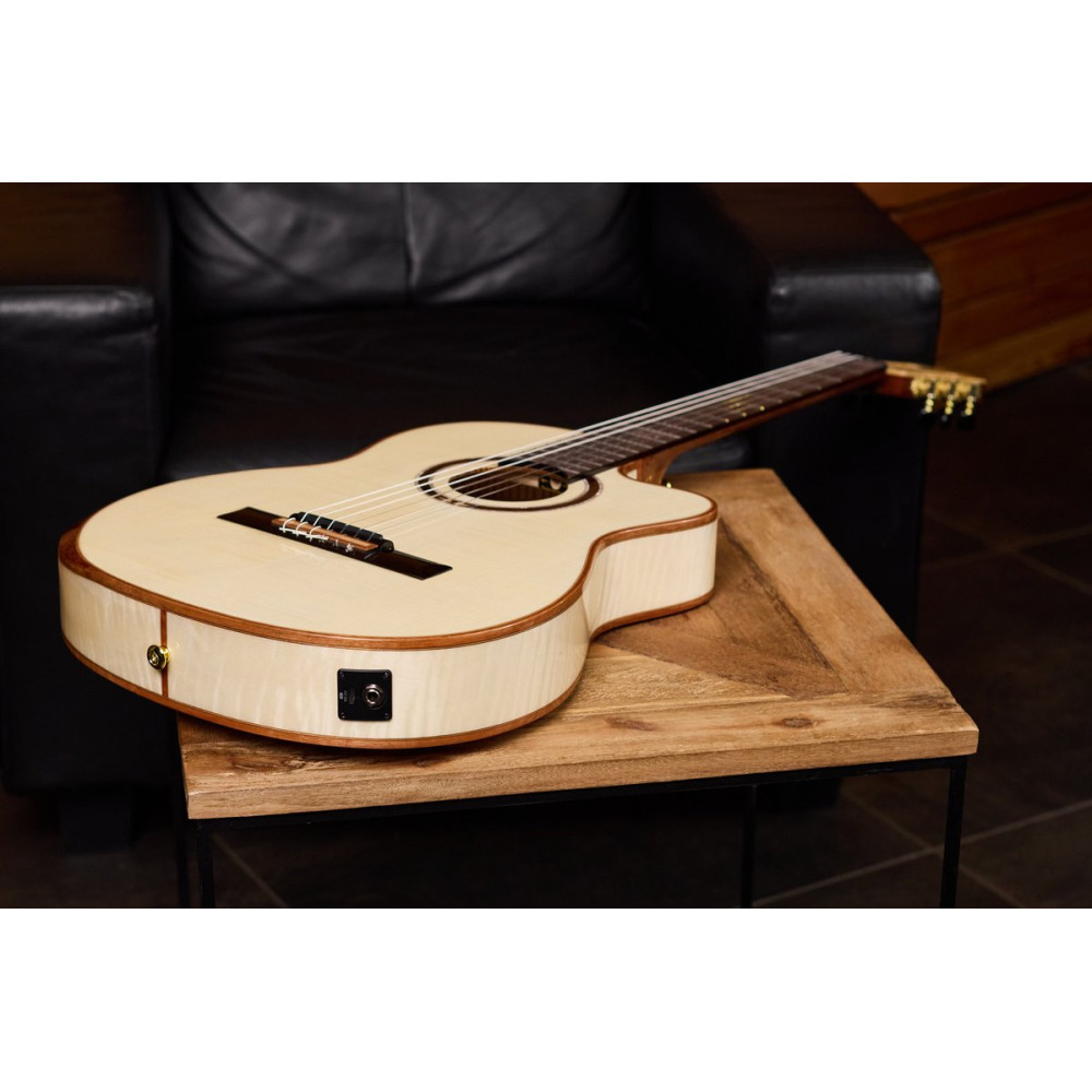 Ortega BRIDESUITECE The Private Room 4/4 Nylon String Guitar 6-String - Natural + Gig Bag