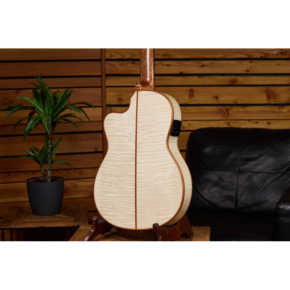 Ortega BRIDESUITECE The Private Room 4/4 Nylon String Guitar 6-String - Natural + Gig Bag