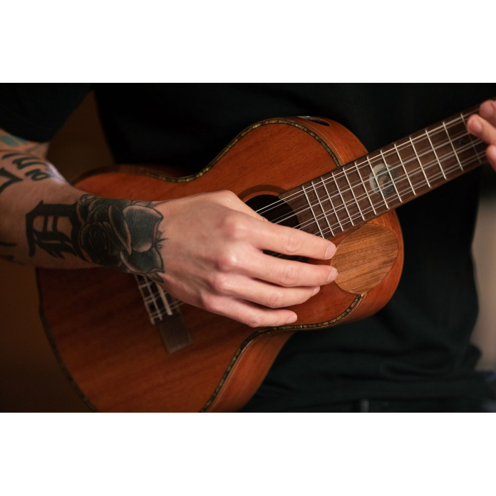 Ortega ECLIPSE-TE8 Custom Built Series Tenor Ukulele 8 String - Solid Mahogany Natural + Bag