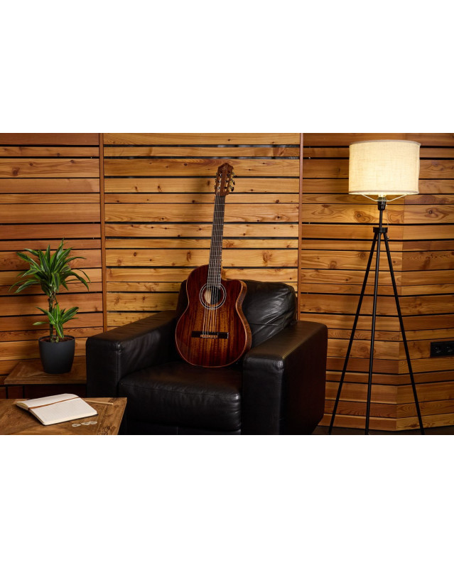 Ortega EXOTICSUITECE The Private Room 4/4 Nylon String Guitar 6-String - Natural + Gig Bag