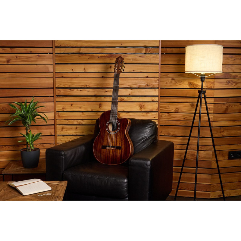 Ortega EXOTICSUITECE The Private Room 4/4 Nylon String Guitar 6-String - Natural + Gig Bag