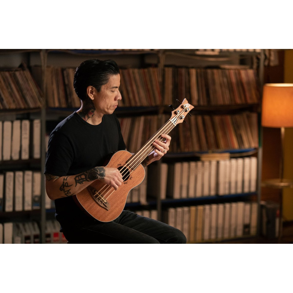 Ortega LIZZY-BSFL-GB Lizard Series Short Scale Fretless Uke Bass 4 String - Mahogany Natural + Bag