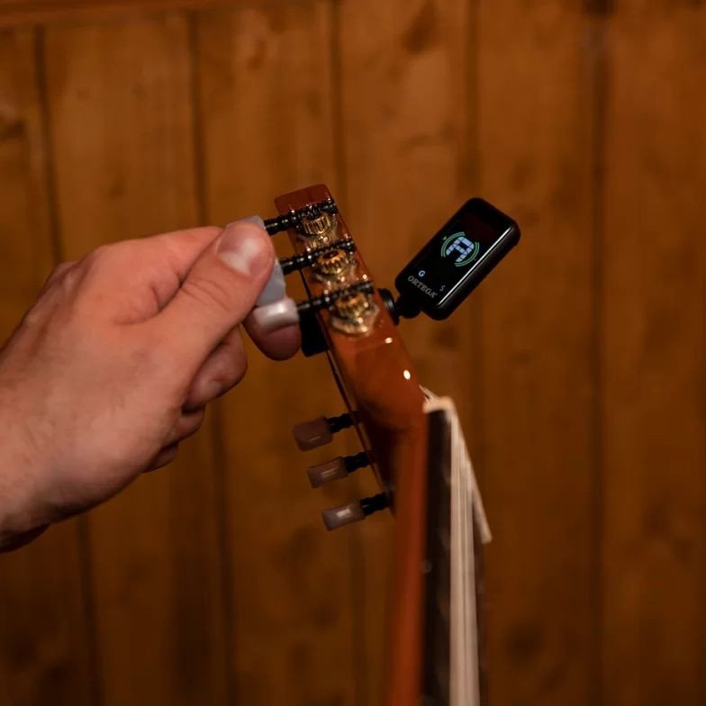 Ortega OET-BK Multi-Mode Headstock-Tuner