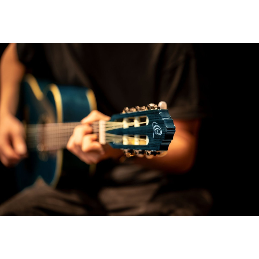 Ortega R121-3/4OC Family Series 3/4 Classical Guitar 6 String - Ocean Blue + Gigbag