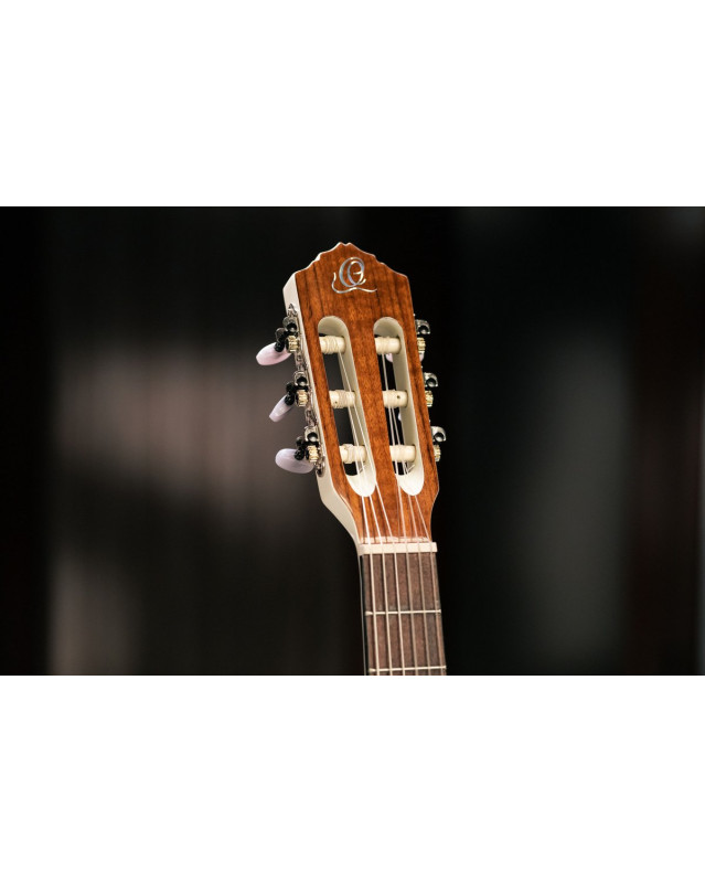 Ortega R121-3/4WH Family Series 3/4 Classical Guitar 6 String - White + Gigbag