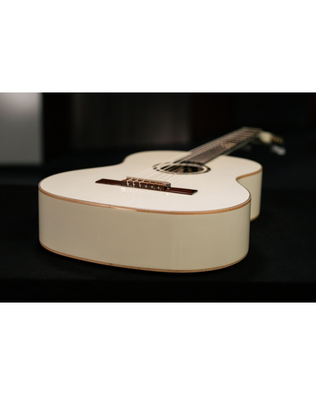 Ortega R121SNWH Family Series 4/4 Classical Slim Neck Guitar 6 String - White + Gigbag