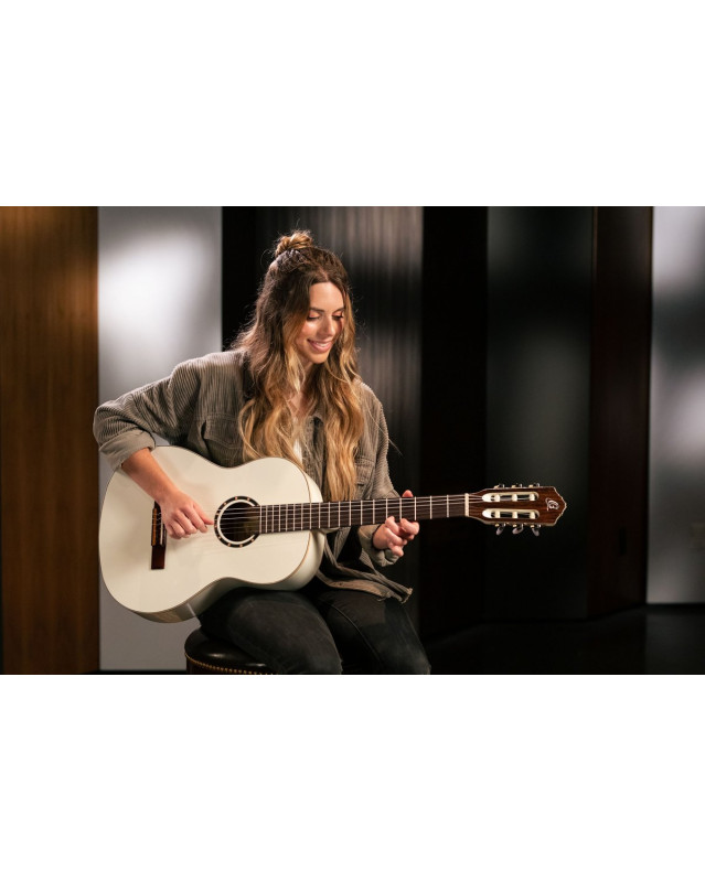 Ortega R121SNWH Family Series 4/4 Classical Slim Neck Guitar 6 String - White + Gigbag