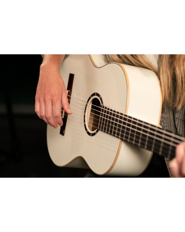Ortega R121SNWH Family Series 4/4 Classical Slim Neck Guitar 6 String - White + Gigbag