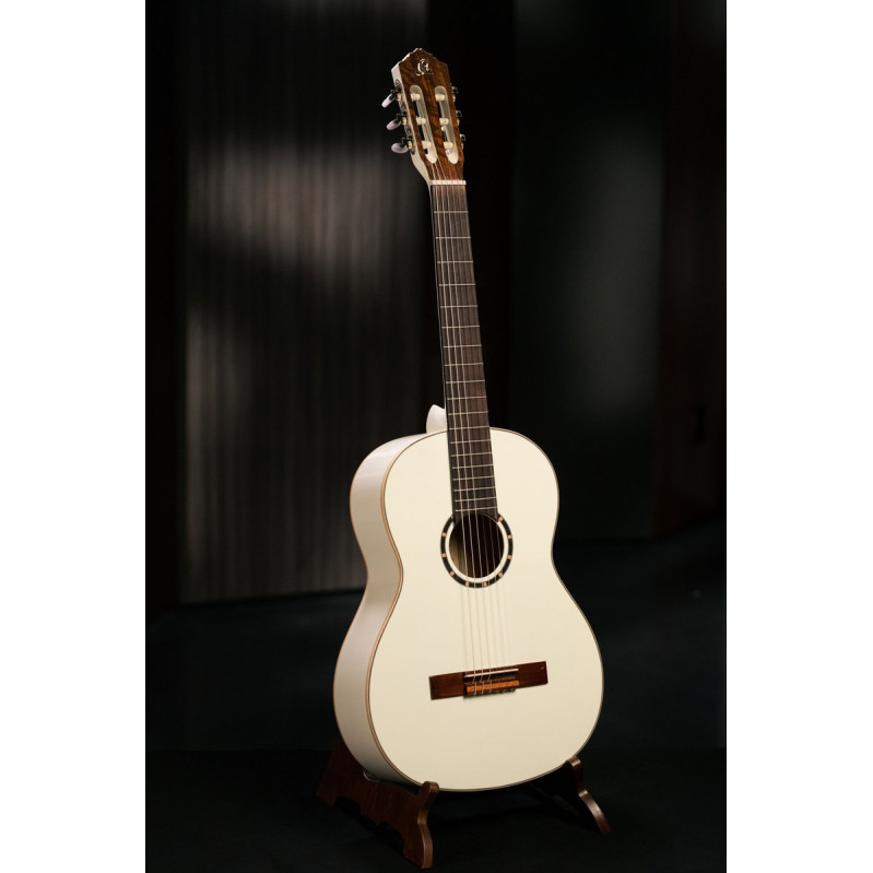 Ortega R121WH Family Series 4/4 Classical Guitar 6 String - White + Gigbag