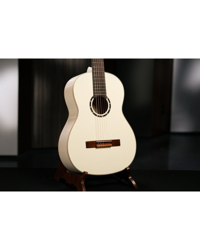 Ortega R121WH Family Series 4/4 Classical Guitar 6 String - White + Gigbag
