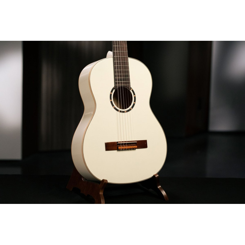 Ortega R121WH Family Series 4/4 Classical Guitar 6 String - White + Gigbag
