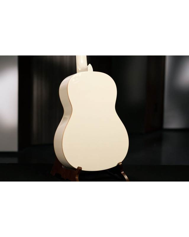 Ortega R121WH Family Series 4/4 Classical Guitar 6 String - White + Gigbag