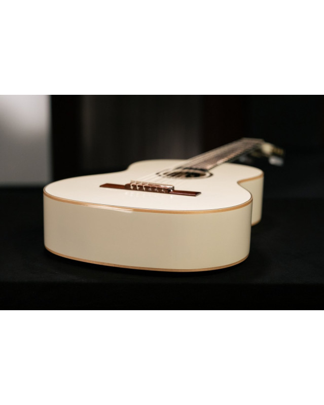 Ortega R121WH Family Series 4/4 Classical Guitar 6 String - White + Gigbag
