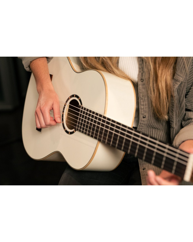 Ortega R121WH Family Series 4/4 Classical Guitar 6 String - White + Gigbag