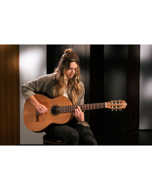 Ortega R122 Family Series 4/4 Classical Guitar 6 String - Cedar / Mahogany Natural + Gigbag