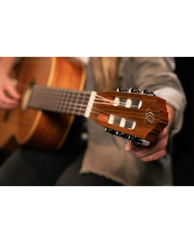 Ortega R122 Family Series 4/4 Classical Guitar 6 String - Cedar / Mahogany Natural + Gigbag