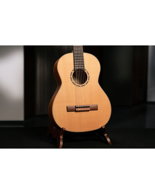 Ortega R122-3/4 Family Series 3/4 Classical Guitar 6 String - Cedar / Mahogany Natural + Gigbag