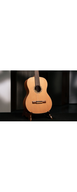 Ortega R122-7/8 Family Series 7/8 Classical Guitar 6 String - Cedar / Mahogany Natural + Gigbag