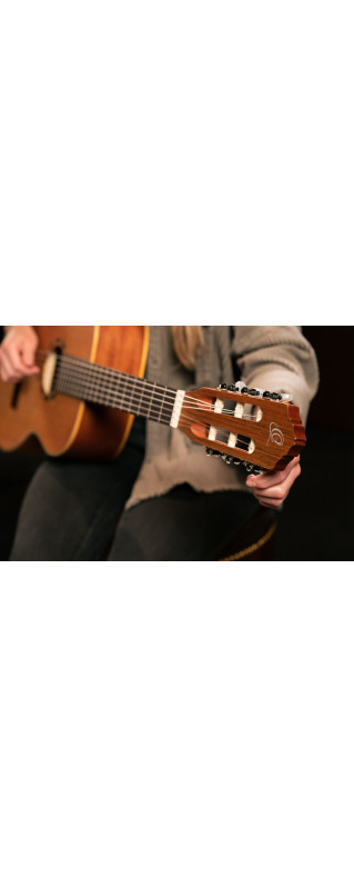 Ortega R122-7/8 Family Series 7/8 Classical Guitar 6 String - Cedar / Mahogany Natural + Gigbag