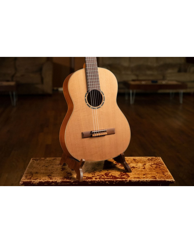 Ortega R131 Family Series Pro 4/4 Classical Guitar 6 String - Cedar / Mahogany Natural + Gigbag