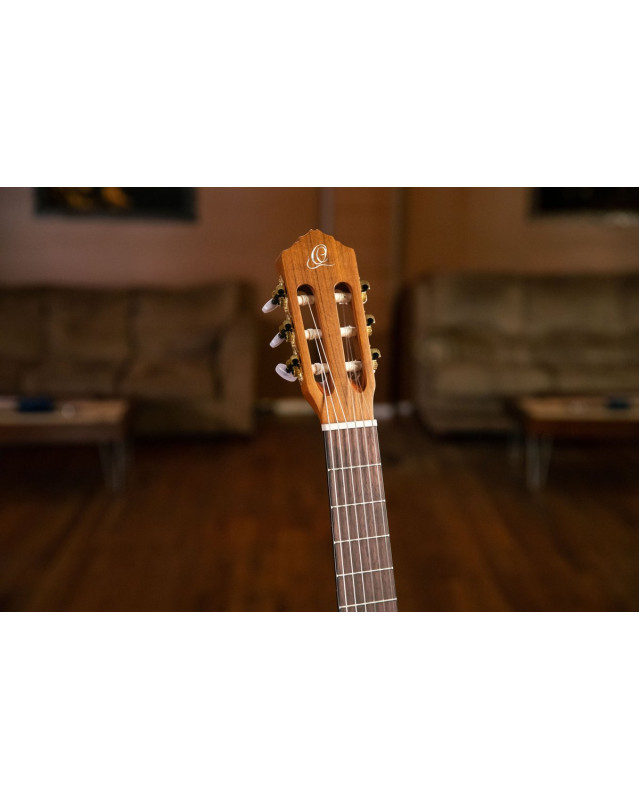 Ortega R131 Family Series Pro 4/4 Classical Guitar 6 String - Cedar / Mahogany Natural + Gigbag