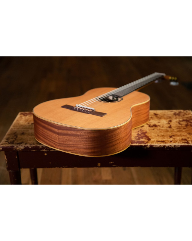 Ortega R131 Family Series Pro 4/4 Classical Guitar 6 String - Cedar / Mahogany Natural + Gigbag