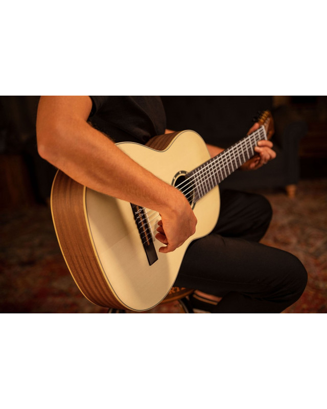 Ortega R133-7 Family Series Pro 4/4 Classical Guitar 7 String - Solid Cedar / + Gigbag