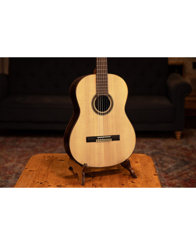 Ortega R158 Performer Series 4/4 Classical Guitar 6-String - Natural + Gig Bag