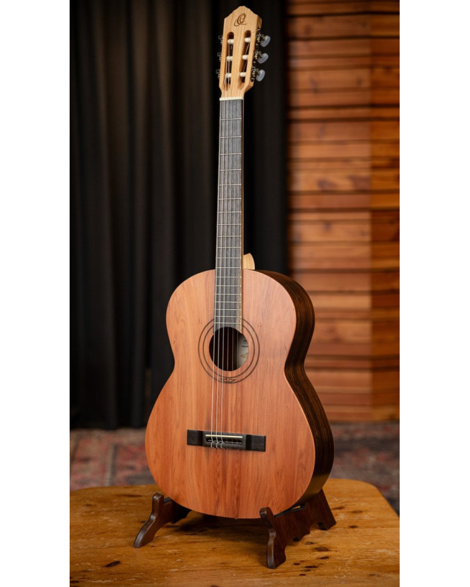 Ortega R16PC Traditional Series 4/4 Nylon String Guitar 6-String - Natural Cedar