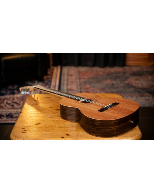 Ortega R16PC Traditional Series 4/4 Nylon String Guitar 6-String - Natural Cedar