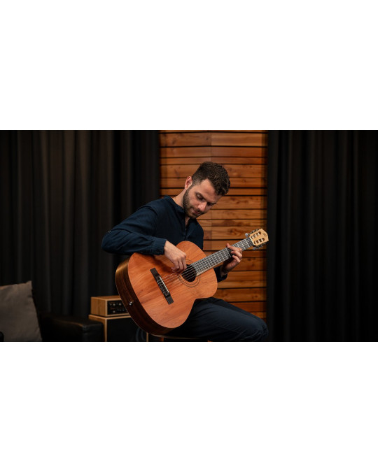 Ortega R16PC Traditional Series 4/4 Nylon String Guitar 6-String - Natural Cedar