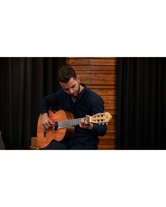 Ortega R16PC Traditional Series 4/4 Nylon String Guitar 6-String - Natural Cedar