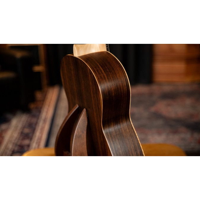 Ortega R16S Traditional Series 4/4 Nylon String Guitar 6-String - Natural Spruce