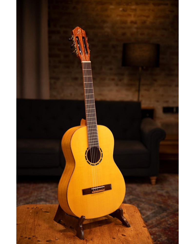 Ortega R170F Family Series Pro 4/4 Classical Guitar 6 String - Solid North American Spruce + Gig Bag