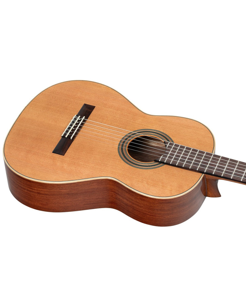 Ortega R18G Traditional Series 4/4 Nylon String Guitar 6-String + Pro Gig Bag