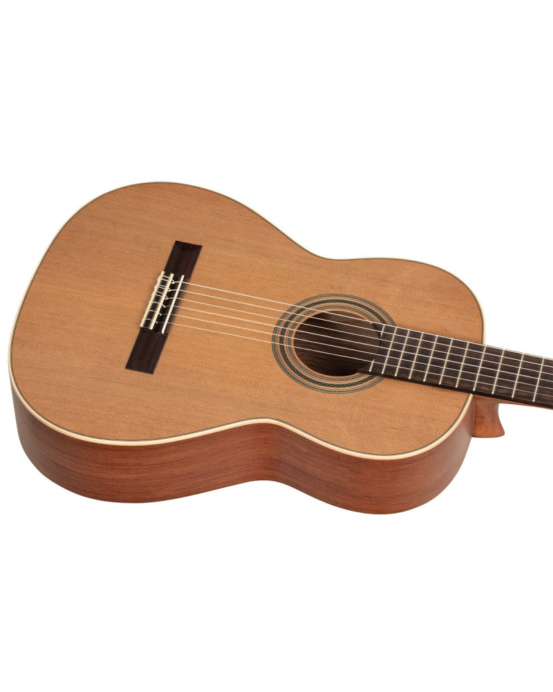 Ortega R18S Traditional Series 4/4 Nylon String Guitar 6-String + Pro Gig Bag