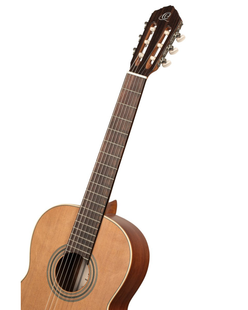 Ortega R18S Traditional Series 4/4 Nylon String Guitar 6-String + Pro Gig Bag