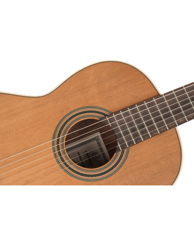 Ortega R18S Traditional Series 4/4 Nylon String Guitar 6-String + Pro Gig Bag