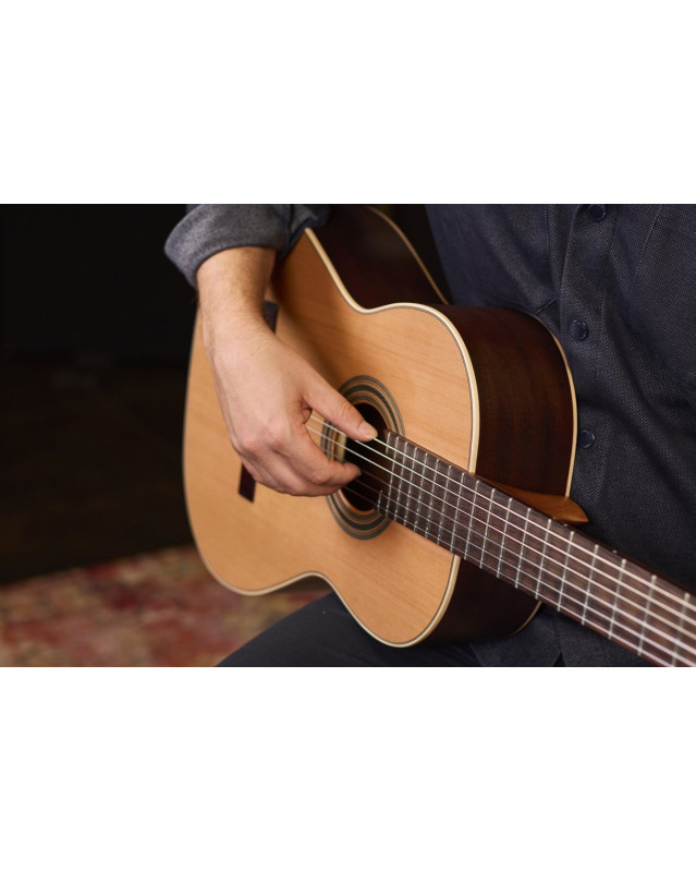 Ortega R19S Traditional Series 4/4 Nylon String Guitar 6-String + Pro Gig Bag