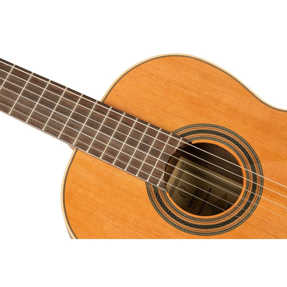 Ortega R20GWN-L Traditional Series 4/4 size Nylon String Guitar 6-String, lefthanded + Pro Gig Bag