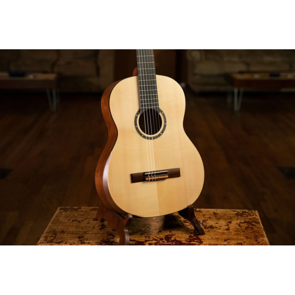 Ortega R55DLX Student Series Pro DeLuxe 4/4 Classical Guitar 6 String - Solid Spruce / Catalpa Natural
