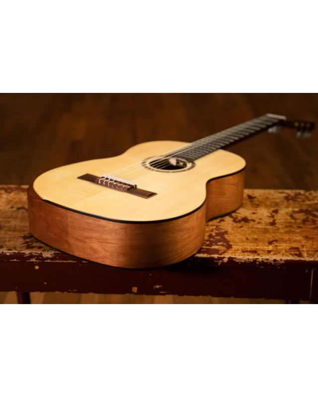 Ortega R55DLX Student Series Pro DeLuxe 4/4 Classical Guitar 6 String - Solid Spruce / Catalpa Natural