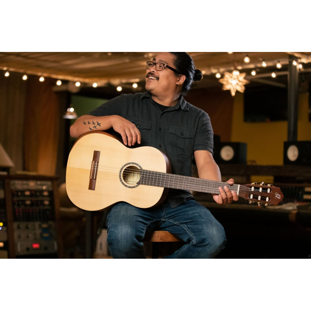 Ortega R55DLX Student Series Pro DeLuxe 4/4 Classical Guitar 6 String - Solid Spruce / Catalpa Natural