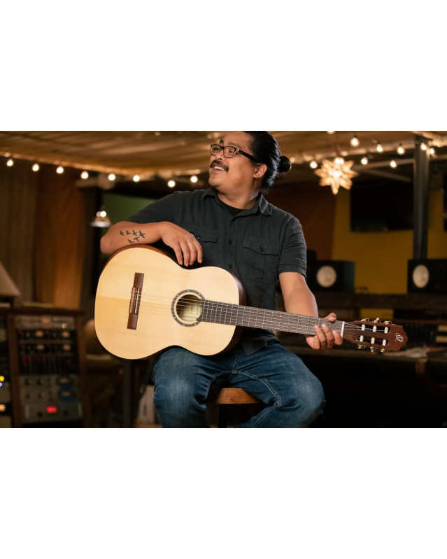 Ortega R55DLX Student Series Pro DeLuxe 4/4 Classical Guitar 6 String - Solid Spruce / Catalpa Natural