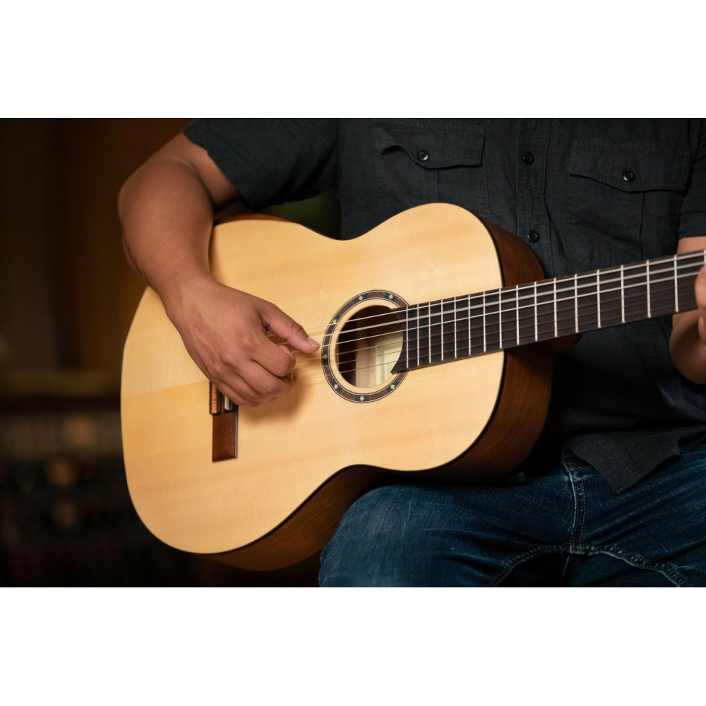 Ortega R55DLX Student Series Pro DeLuxe 4/4 Classical Guitar 6 String - Solid Spruce / Catalpa Natural